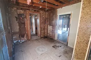 4821 Burma Rd, Houston, TX 77033 - Photo 17