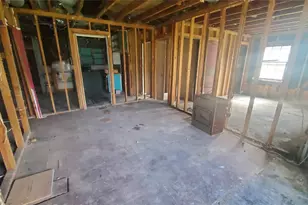 4821 Burma Rd, Houston, TX 77033 - Photo 5