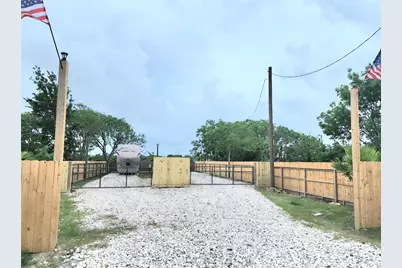 715 9th Street, San Leon, TX 77539 - Photo 3