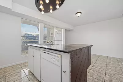 781 Country Place Drive #2004, Houston, TX 77079 - Photo 5