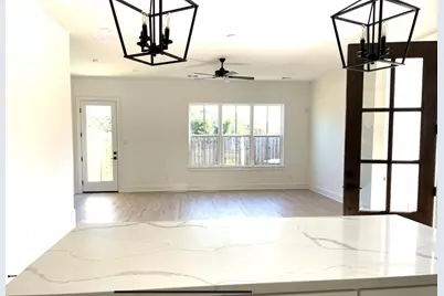 6404 Highland Pine Lane, Houston, TX 77091 - Photo 11