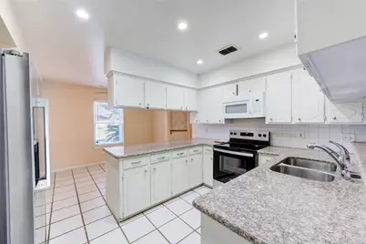 5711 Weeping Willow Road, Houston, TX 77092 - Photo 9