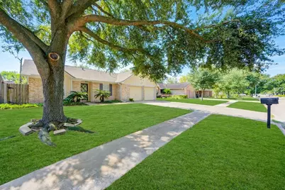 5711 Weeping Willow Road, Houston, TX 77092 - Photo 3