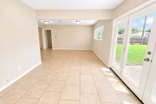 1127 Mosher Ln, Houston, TX 77088 - Photo 11