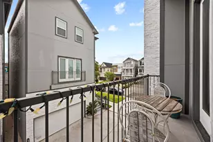 1565 W 22nd St, Houston, TX 77008 - Photo 5