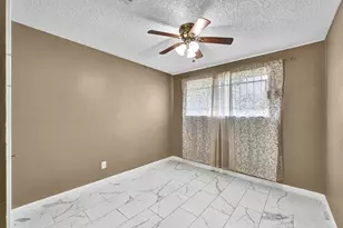 12223 Woodcliff Dr, Houston, TX 77013 - Photo 11