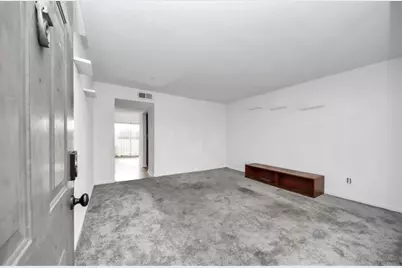 8100 Creekbend Drive #104, Houston, TX 77071 - Photo 3