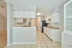 5 N White Pebble Ct, The Woodlands, TX 77380 - Photo 11