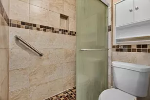 925 S 6th St, La Porte, TX 77571 - Photo 21