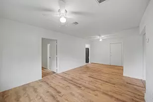 5505 Southlea St, Houston, TX 77033 - Photo 3