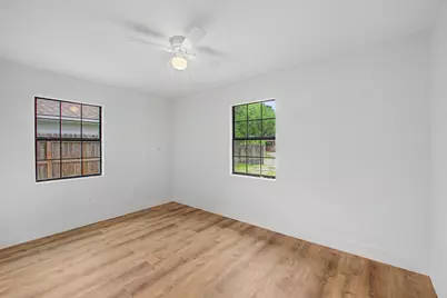 5505 Southlea Street, Houston, TX 77033 - Photo 15