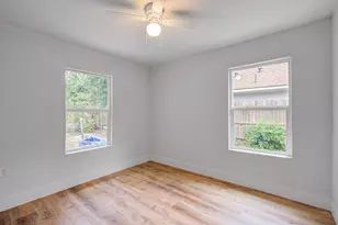 5505 Southlea St, Houston, TX 77033 - Photo 9