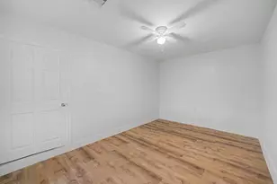5505 Southlea St, Houston, TX 77033 - Photo 9