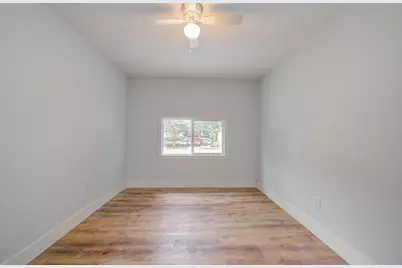 5505 Southlea Street, Houston, TX 77033 - Photo 7