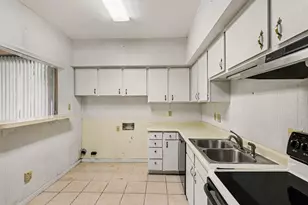 2100 Tanglewilde St, Houston, TX 77063 - Photo 9