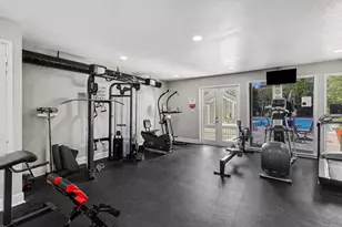 2100 Tanglewilde St, Houston, TX 77063 - Photo 23