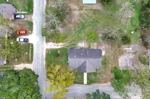 816 Erie St, Edna, TX 77957 - Photo 9