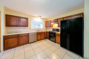 49 Blue Fox Rd, The Woodlands, TX 77380 - Photo 3