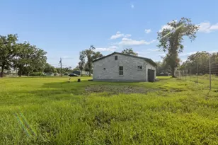 638 Kelly Ln, Holiday Lakes, TX 77515 - Photo 23