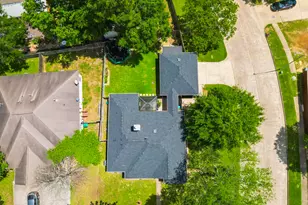 200 Canterbury Dr, Conroe, TX 77303 - Photo 33