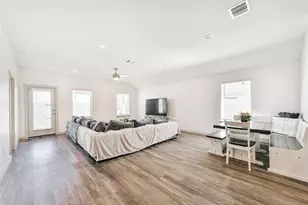 1702 Perch St, Alvin, TX 77511 - Photo 9