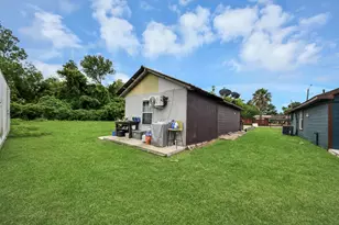 8227 Chadwick St, Houston, TX 77029 - Photo 15