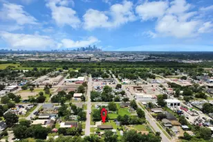 8227 Chadwick St, Houston, TX 77029 - Photo 3