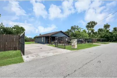 8227 Chadwick Street, Houston, TX 77029 - Photo 5
