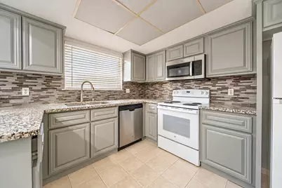 10550 Towneview Drive, Sugar Land, TX 77498 - Photo 13