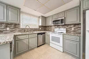 10550 Towneview Dr, Sugar Land, TX 77498 - Photo 13