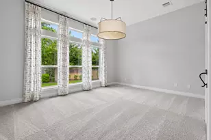 126 Canary Island Cir, Montgomery, TX 77316 - Photo 19