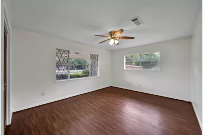 206 E Powell Street, Willis, TX 77378 - Photo 5
