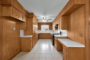 206 E Powell St, Willis, TX 77378 - Photo 11