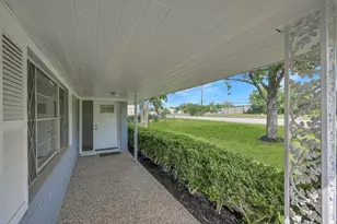 206 E Powell St, Willis, TX 77378 - Photo 3