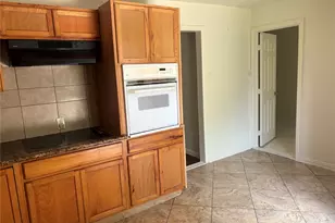 828 N Chenango St, Angleton, TX 77515 - Photo 7