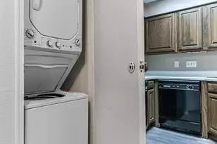 921 Marine Dr, Galveston, TX 77550 - Photo 7