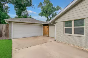 9818 Emnora Ln, Houston, TX 77080 - Photo 33