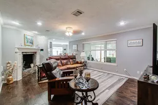 9818 Emnora Ln, Houston, TX 77080 - Photo 5