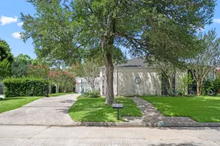 1 Wellington Ln, Sugar Land, TX 77478 - Photo 1