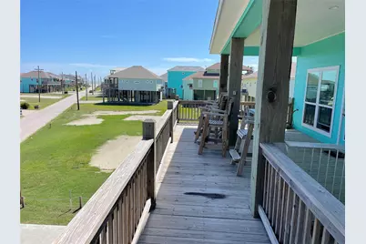 1001 S Stingaree Drive, Crystal Beach, TX 77650 - Photo 15