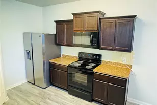 2050 Wilde Elm Dr, Houston, TX 77090 - Photo 9