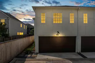 1606 Westside Gardens Ln, Houston, TX 77055 - Photo 1