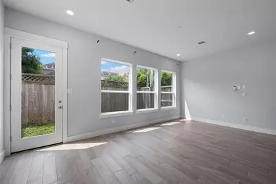 1606 Westside Gardens Lane, Houston, TX 77055 - Photo 9