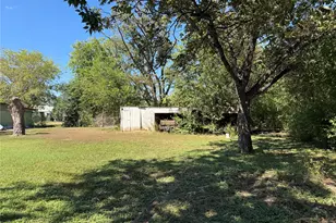 2110 16th St, Hondo, TX 78861 - Photo 15