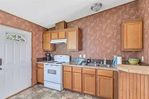 637 Troy St, Anahuac, TX 77514 - Photo 15
