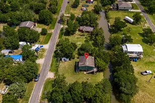 637 Troy St, Anahuac, TX 77514 - Photo 9