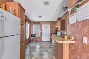 637 Troy St, Anahuac, TX 77514 - Photo 9