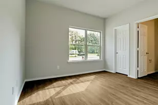 409 S 12th St, Conroe, TX 77301 - Photo 9