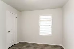 8810 Lar-Ree Oaks Circle, Houston, TX 77028 - Photo 9