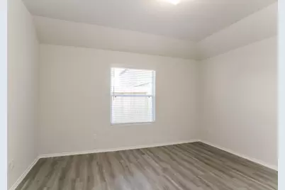 8810 Lar-Ree Oaks Circle, Houston, TX 77028 - Photo 7